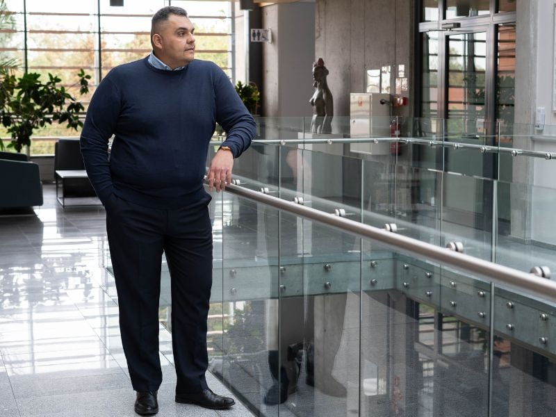 duży elegancki sweter męski